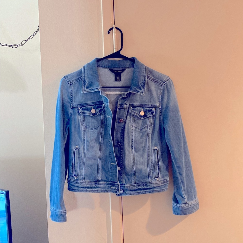 White House I Black Market Cropped Jean Jacket Size 6